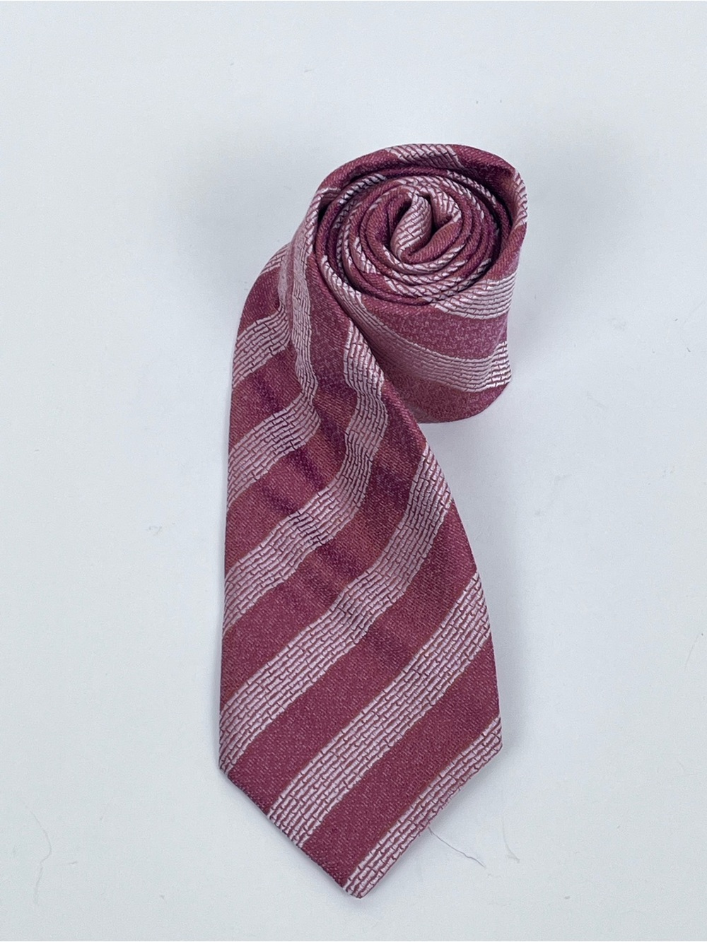 Tommy Bahama Men's Coral 100% Silk Hand Sewn In Italy Striped Tie; Wedding